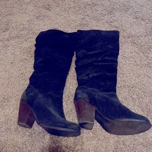 Arturo Chiang suede boots
